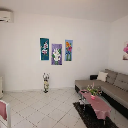 Ernesta * بوريتش